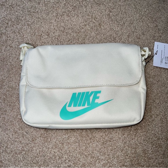 Nike Crossbody Bag - Picture 3 of 4